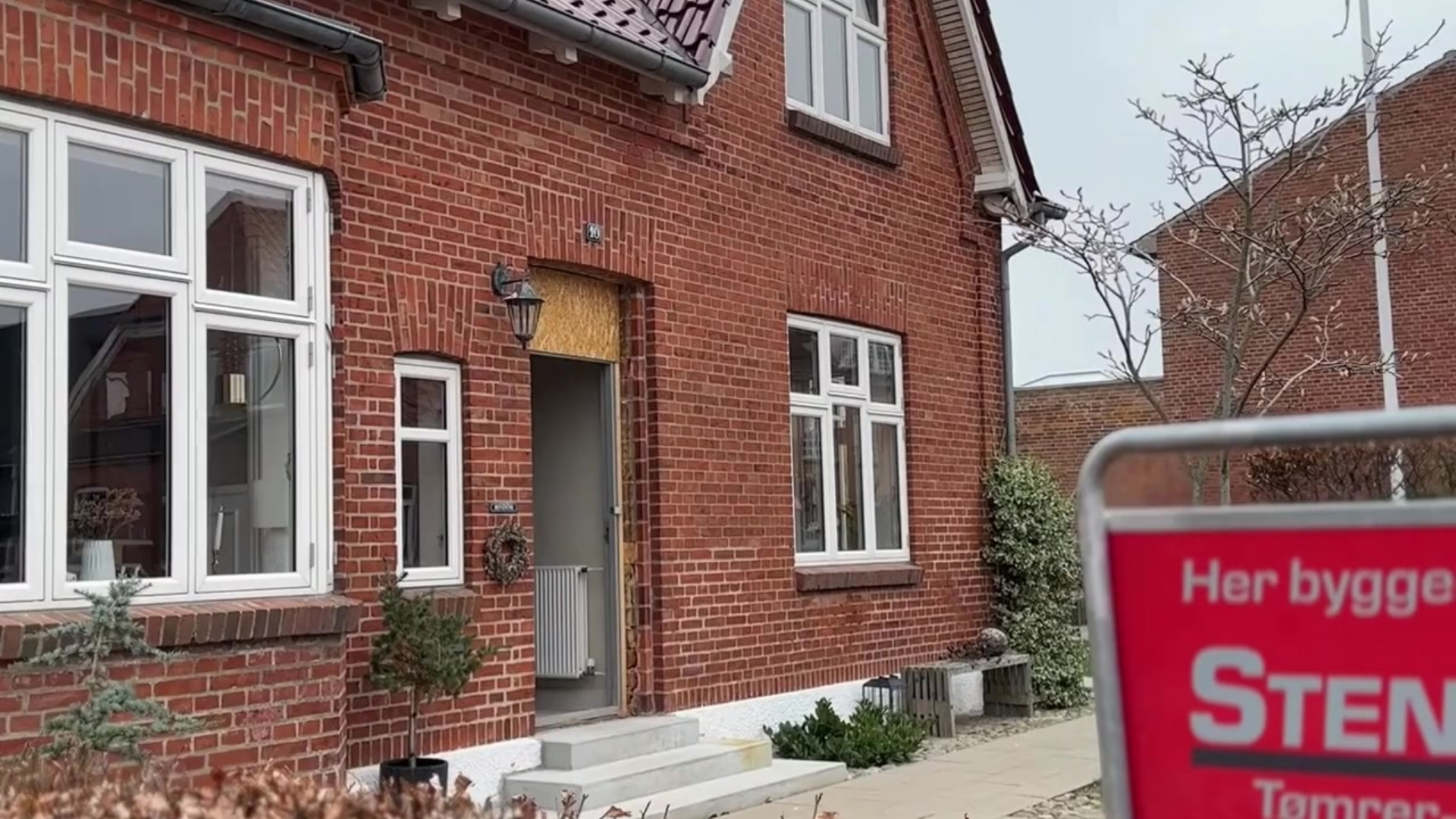 En Slidt Facade På Ældre Murermestervilla