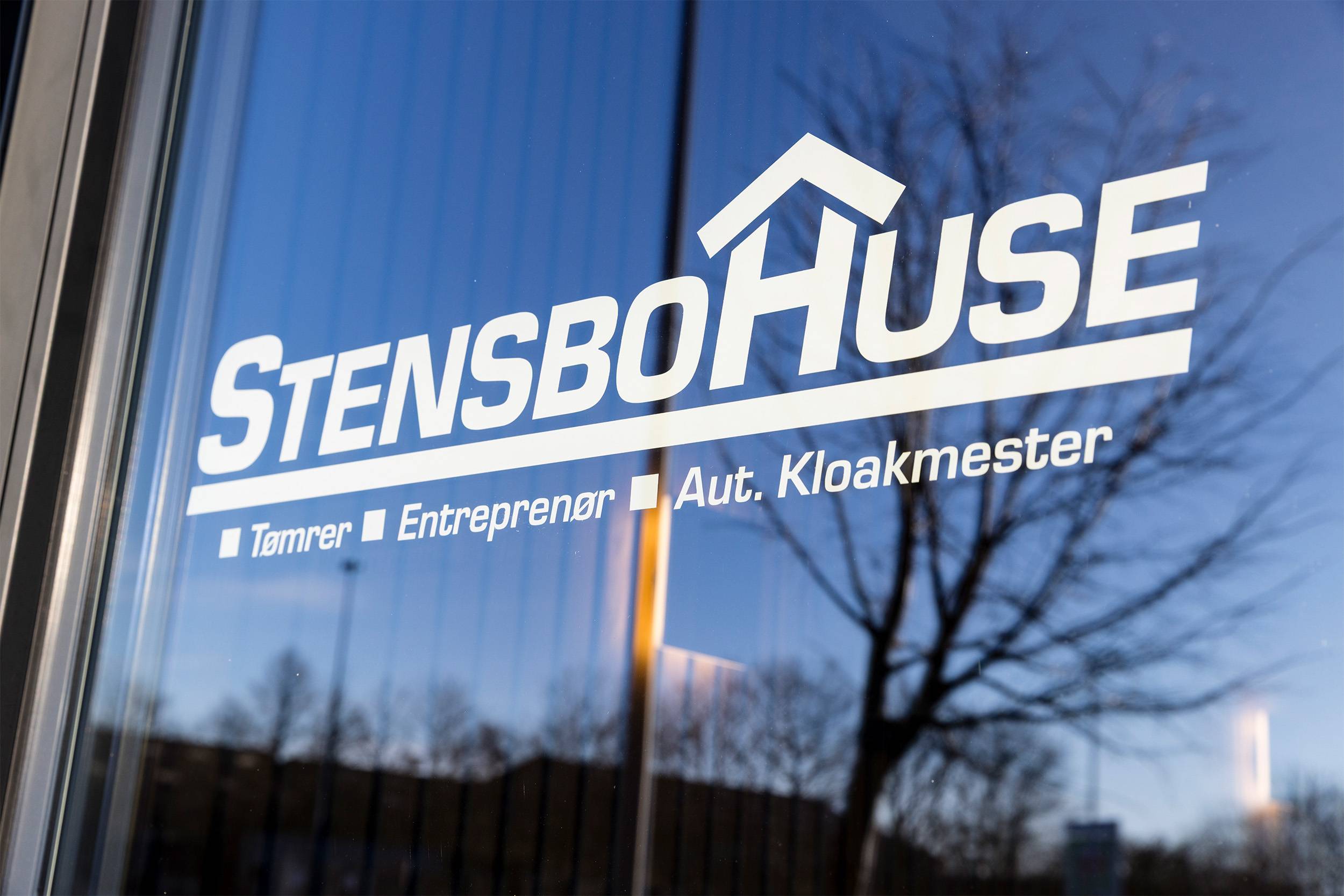 SH brochure facde og logo8.jpg