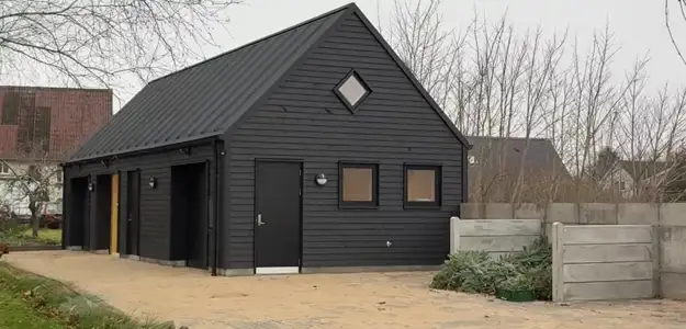 nyopført-maskinhus-til-aadum-kirke