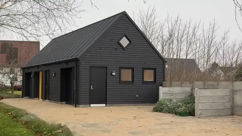 Funktionelt maskinhus til Ådum Kirke